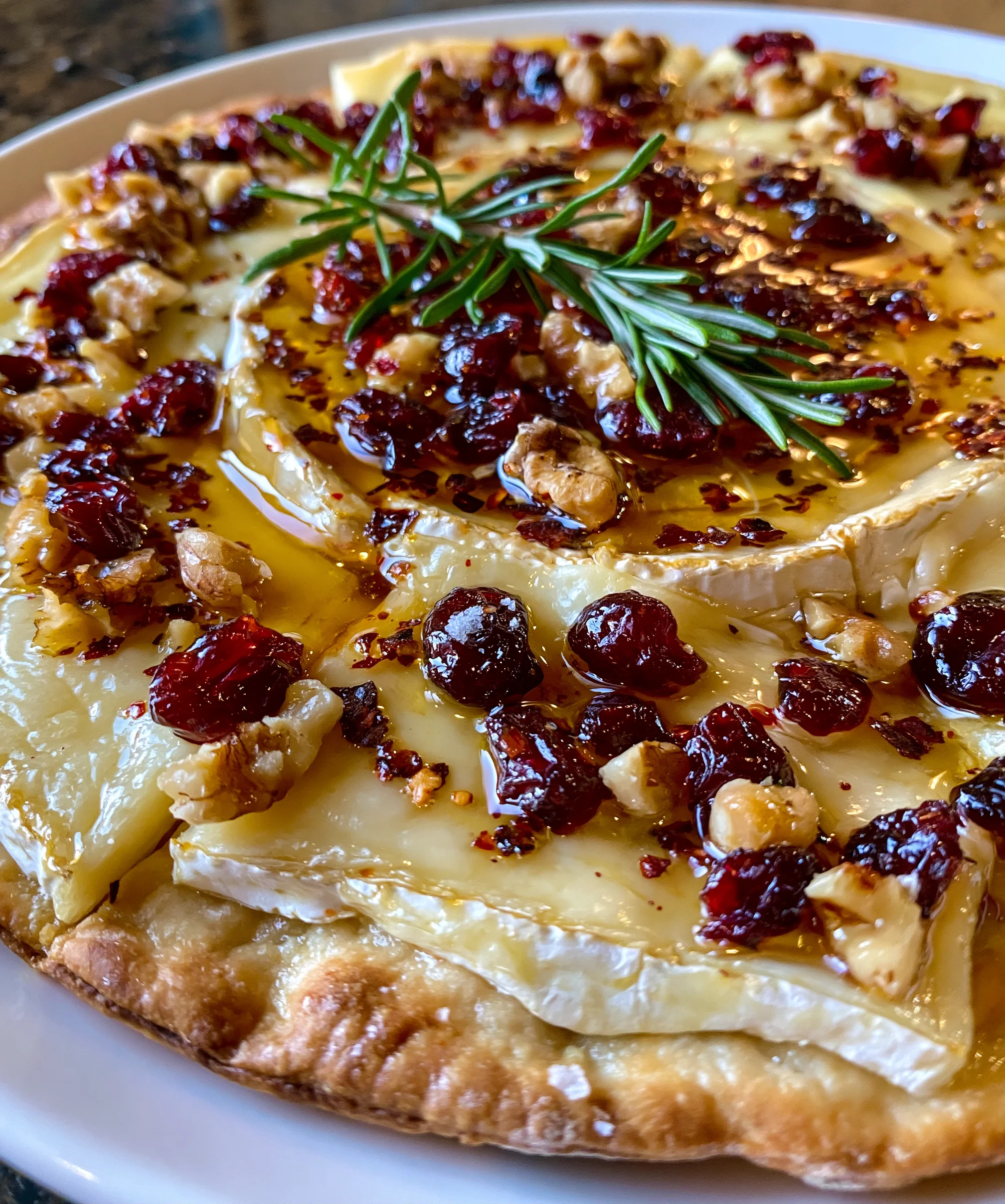 Easy Crispy Flatbread with Brie and Honey – Sweet, Savory & Elegantly Delicious!